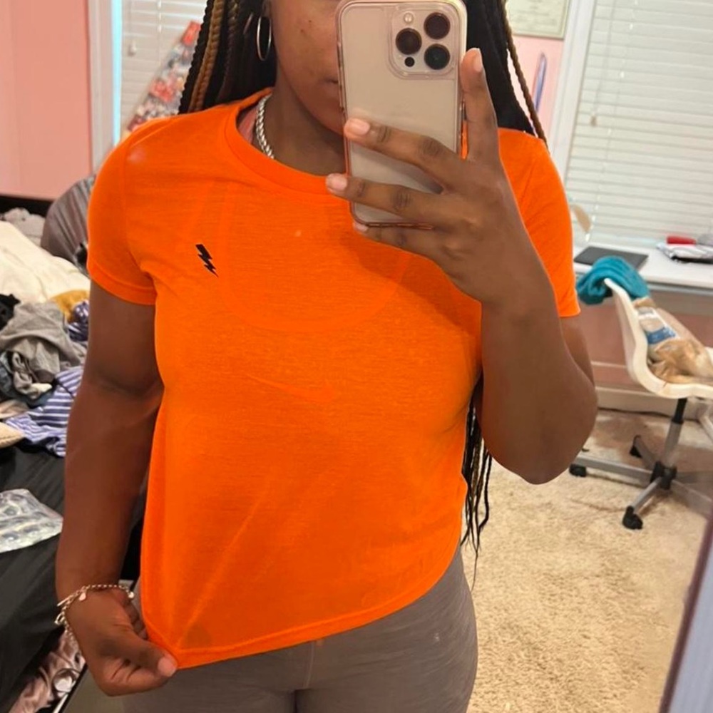 Really cute orange crop top❤️
#croptop #cutecrop #cutecroptop #cuteshirt #shirt